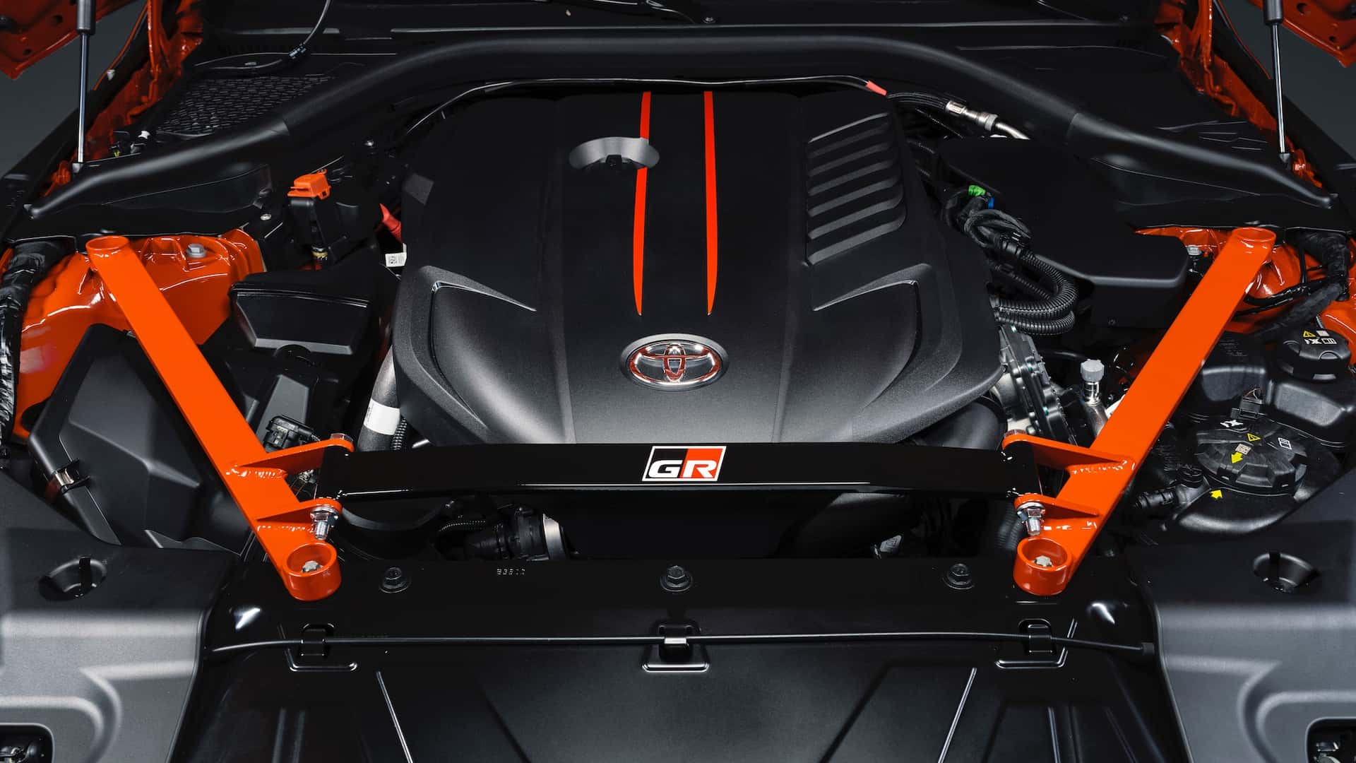 Spor otomobillerin içten yanmalı motorlara sahip olması gerekiyor.