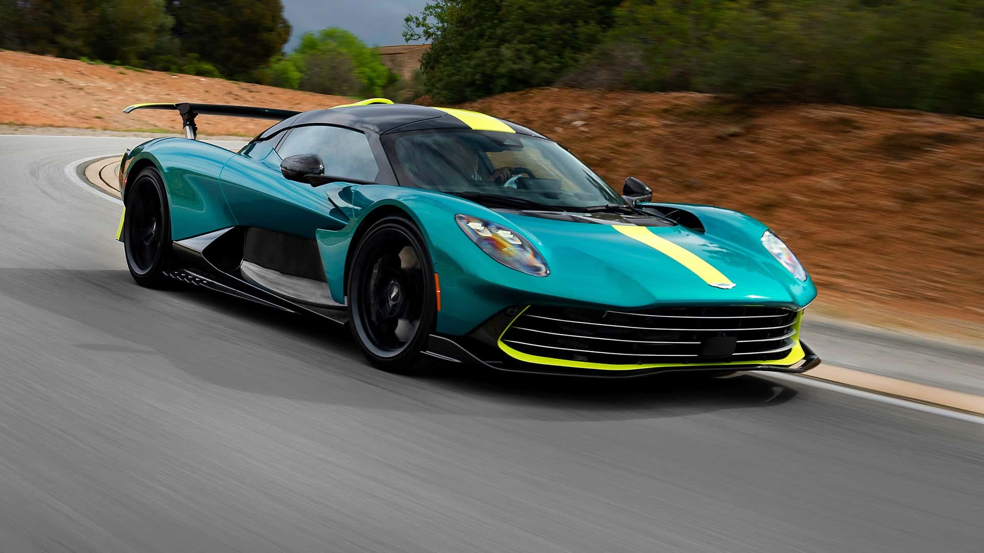 Aston Martin Valhalla, seri üretime neredeyse hazır.