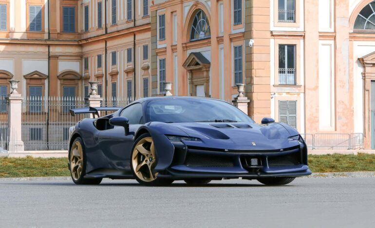 Ferrari SF90 XX Spider, ilk kez açık artırma ile satışa çıkarılıyor.