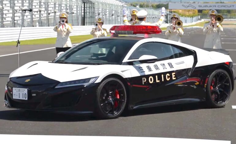 Japonya Polisi, özel olarak tasarlanan Honda NSX’ini teslim aldı