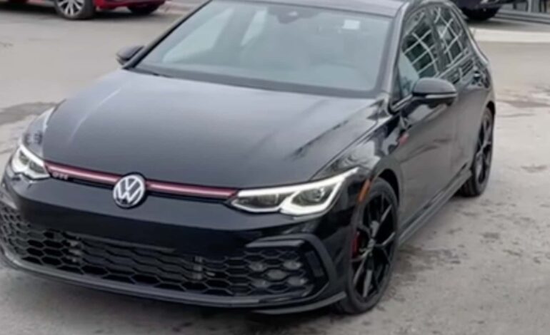Manuel vitesli son Golf GTI, yeni sahibine teslim edildi