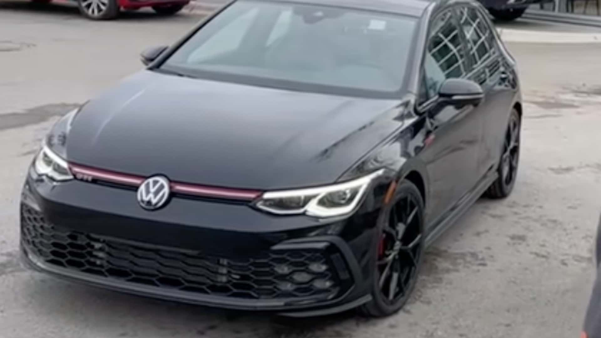 Manuel vitesli son Golf GTI, yeni sahibine teslim edildi