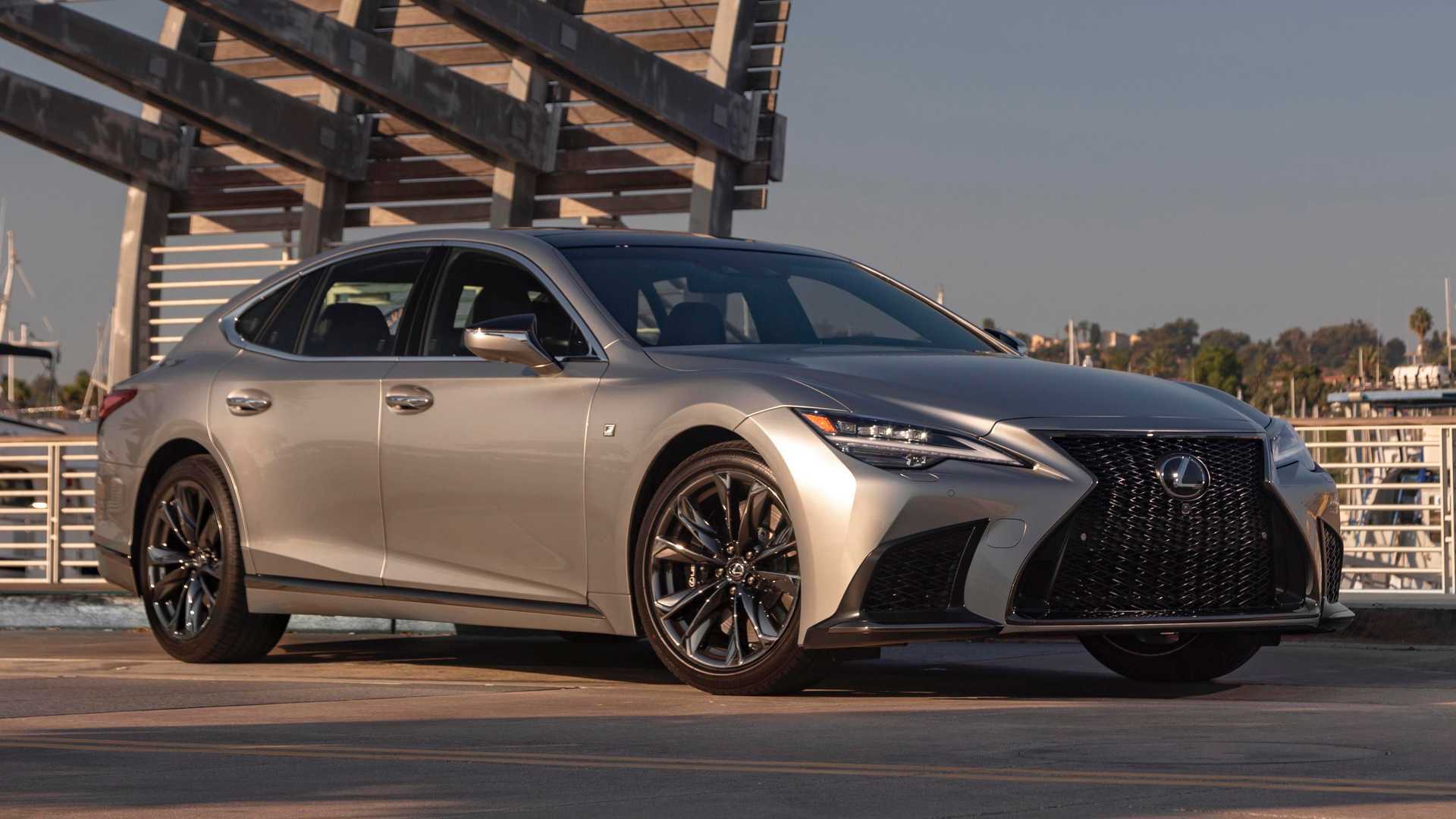 Lexus LS modeli, bir süre daha piyasada kalacak.