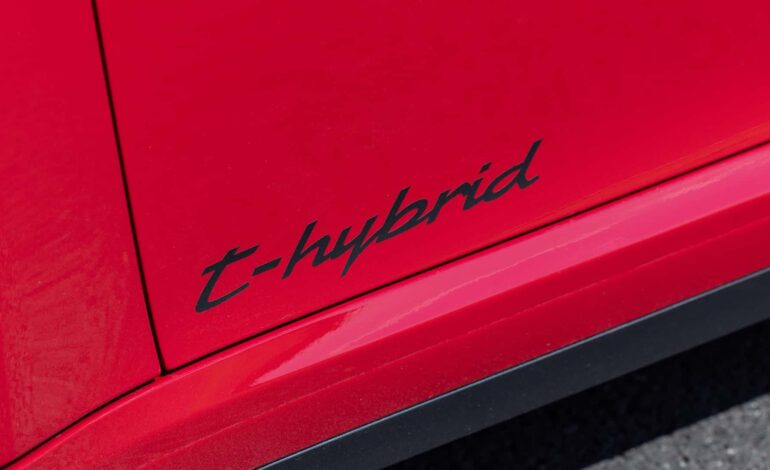 Porsche, hibrit modellere odaklanıyor