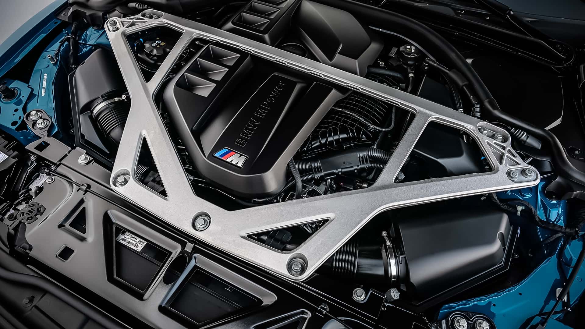 Yeni BMW M3, yeni nesil bir motorla donatılacak.