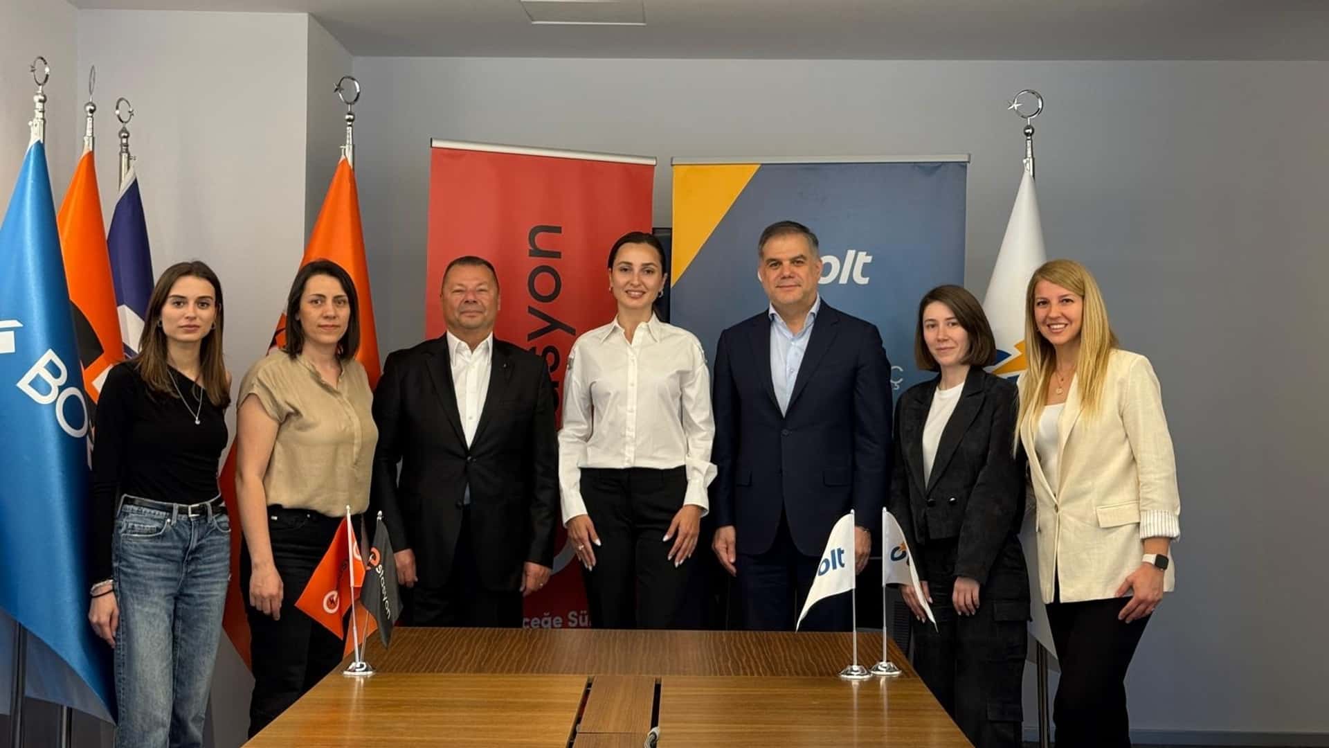 Estasyon, Ovolt ve Sharz.net bir araya gelerek güçlerini birleştirdi.