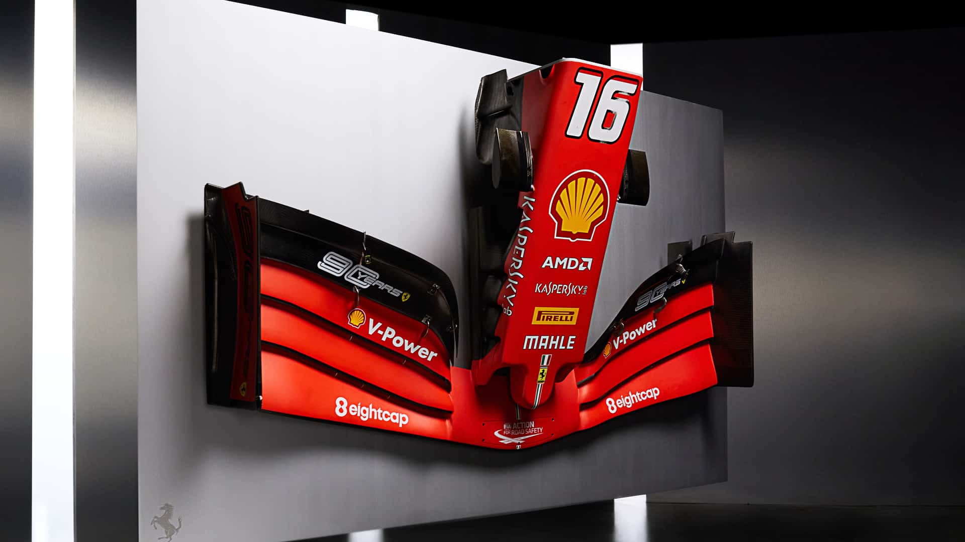 Ferrari, koleksiyonluk anı eşyalarını satışa çıkarıyor
