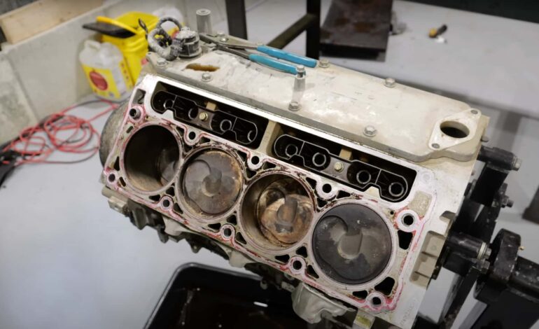 V8 motorun tek sorunu, kapak contasının yanlış yönde takılmasıdır.