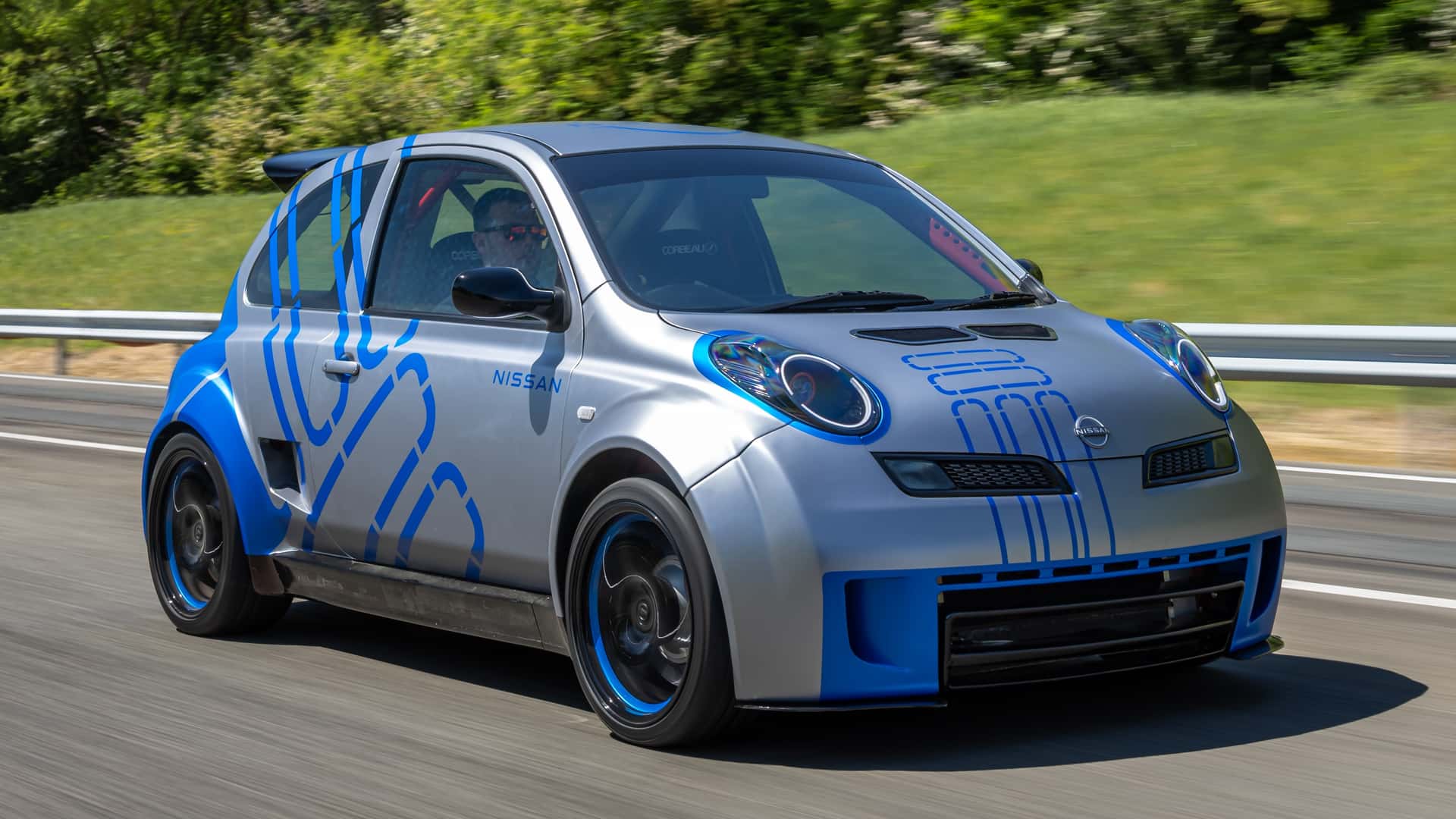 Nissan’ın ortadan motorlu hot-hatch’i tekrar sahnede