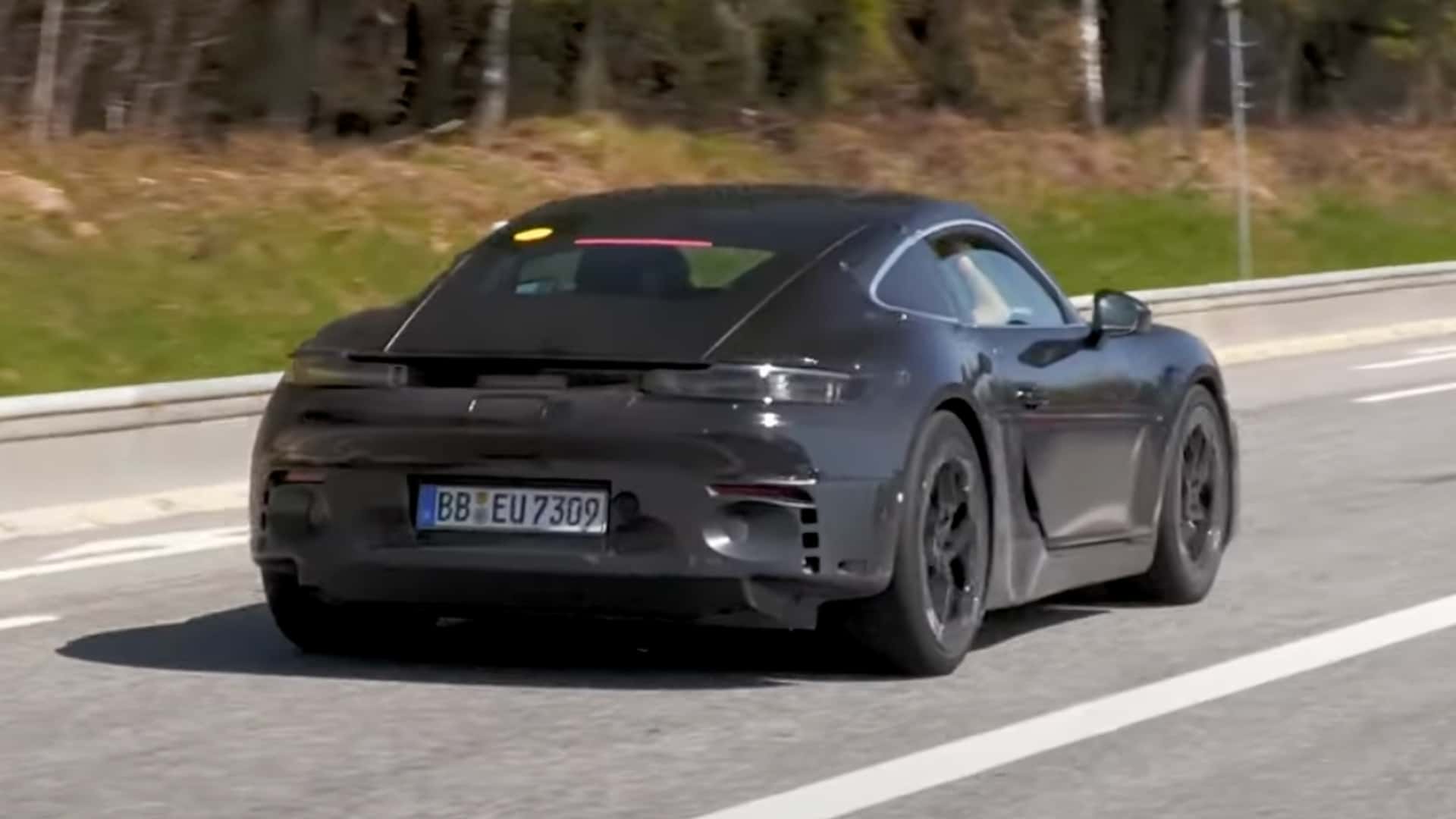 Porsche, elektrikli 718’in testlerine devam ediyor.