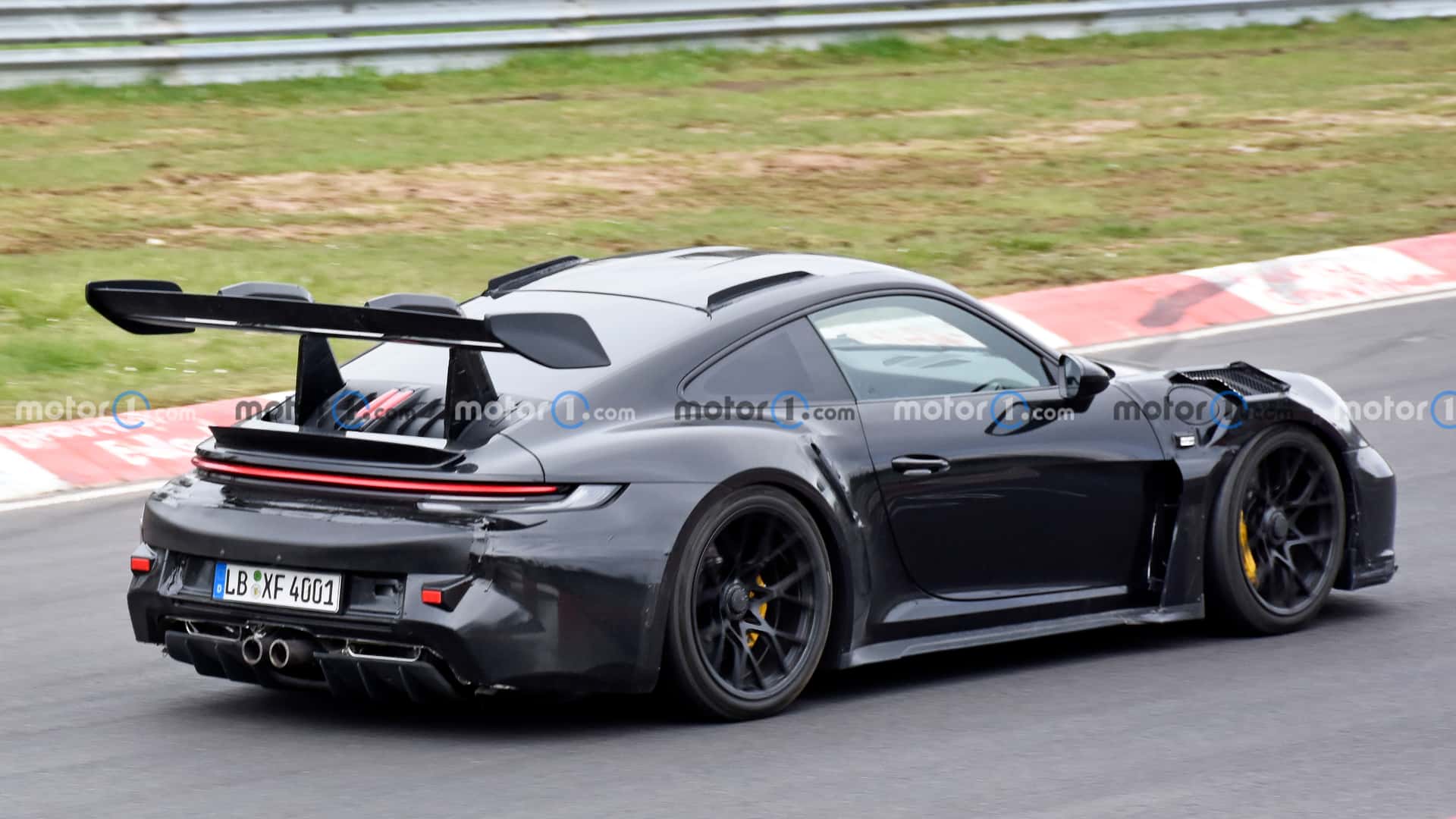 Porsche 911 GT2 RS, yakında hibrit güçlü motor seçeneği ile sunulacak.
