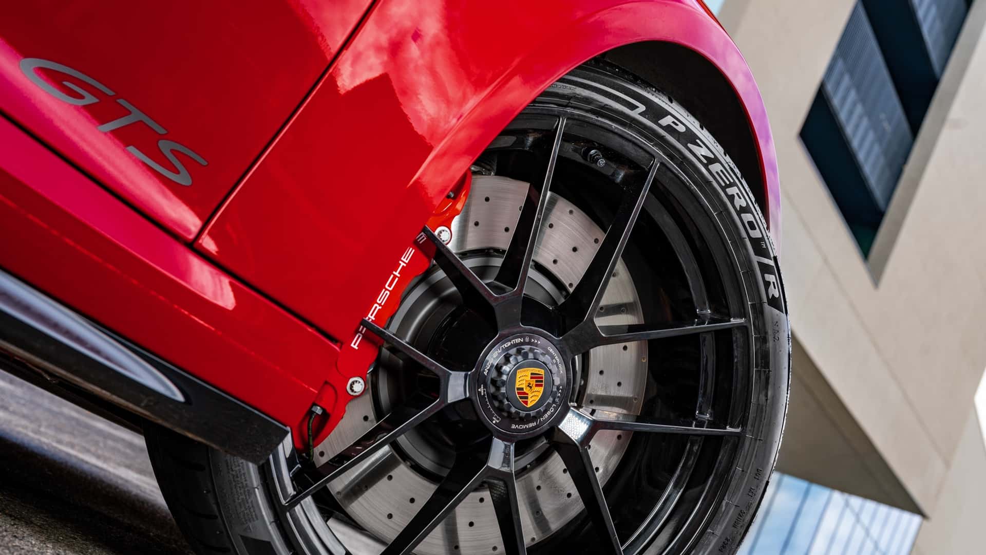 Pirelli, Porsche 911 GTS için resmi lastik tedarikçisi oldu!