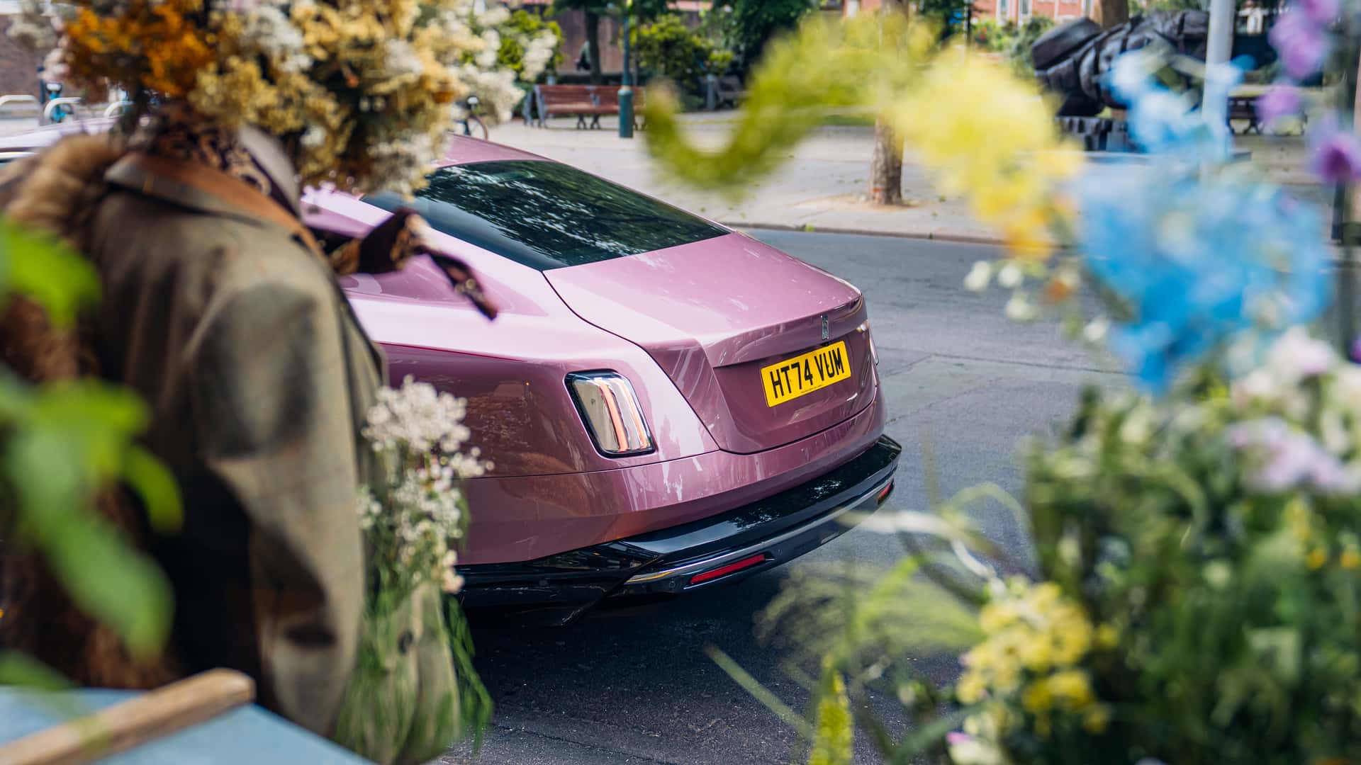 Rolls-Royce, Spectre Velvet Orchid modelini tanıttı!