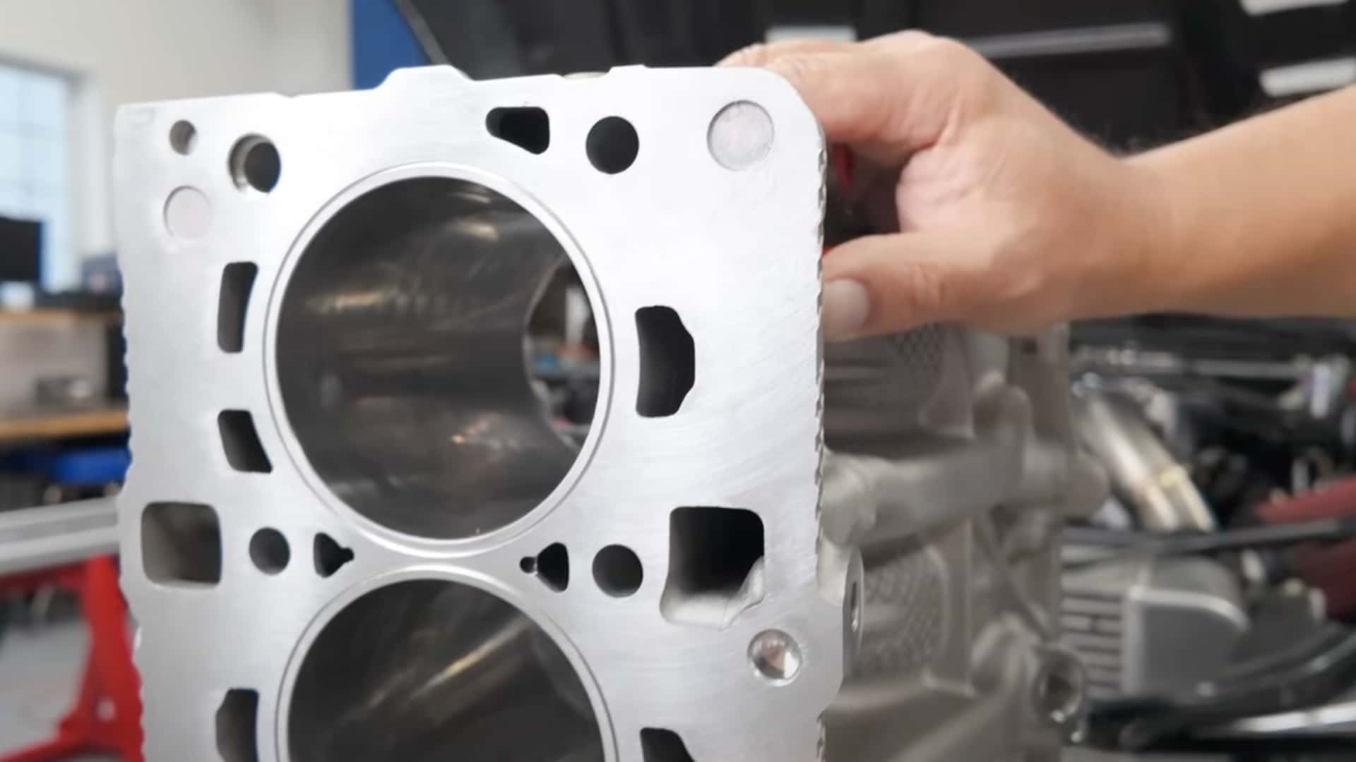 1200 bg üreten bir BMW motorunu modifiye etmek bu kadar kolay mı?