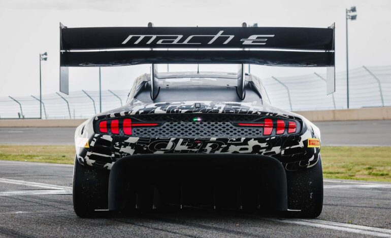 Ford, Mustang Mach-E ile Pikes Peak yarışına muhteşem bir şekilde katılıyor.
