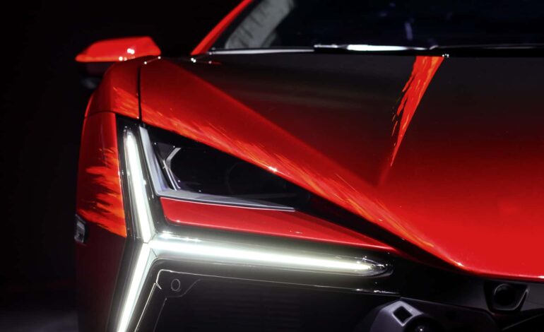 Lamborghini, gelecekte içten yanmalı motorlara bağlı kalacak