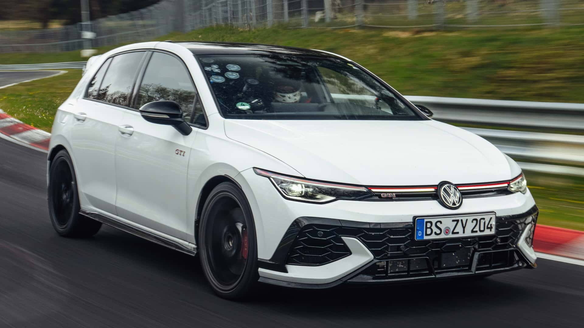 Golf GTI Edition 50, Nürburgring’de en hızlı Volkswagen modeli oldu!